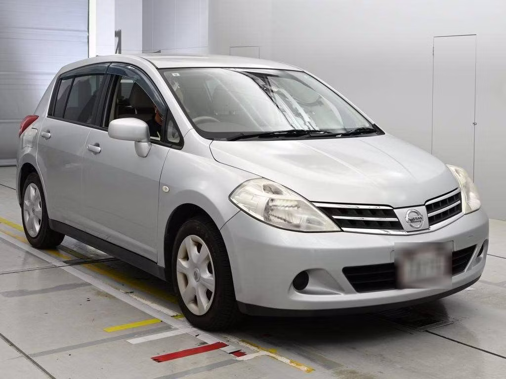 NISSAN TIIDA