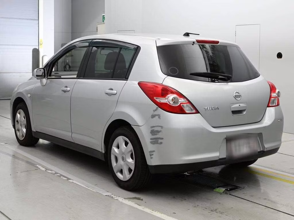 NISSAN TIIDA