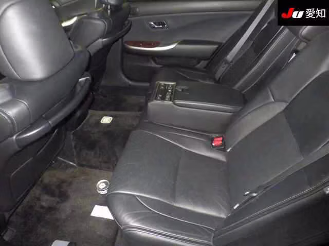 TOYOTA CROWN MAJESTA