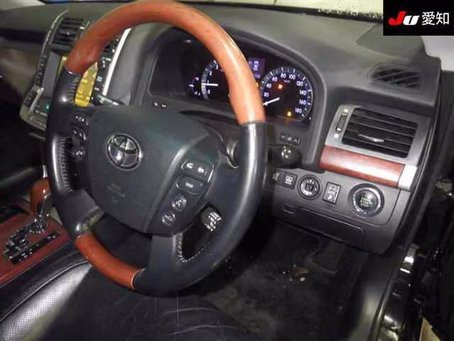 TOYOTA CROWN MAJESTA