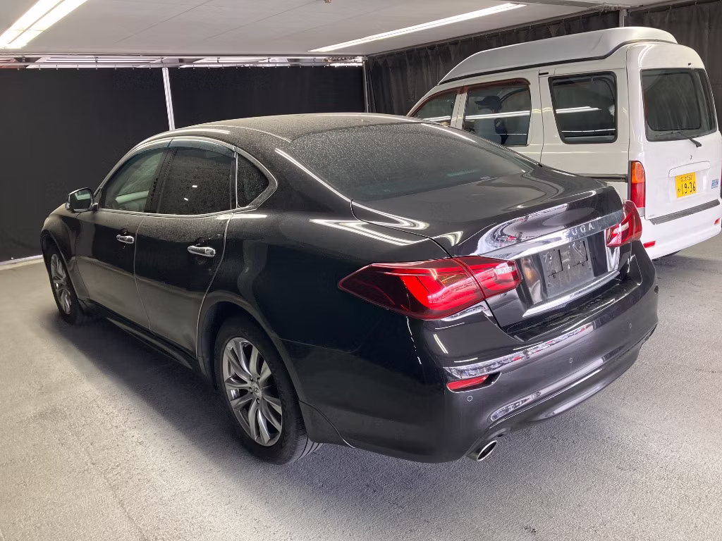 NISSAN FUGA