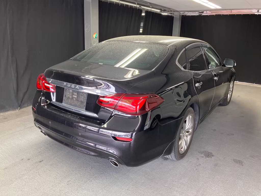 NISSAN FUGA