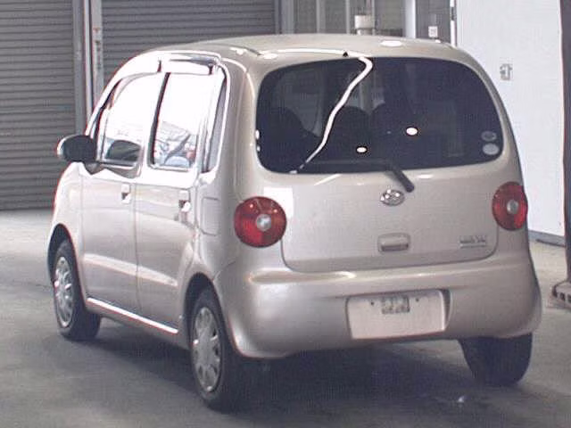 DAIHATSU MOVE LATTE