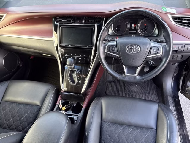 TOYOTA HARRIER