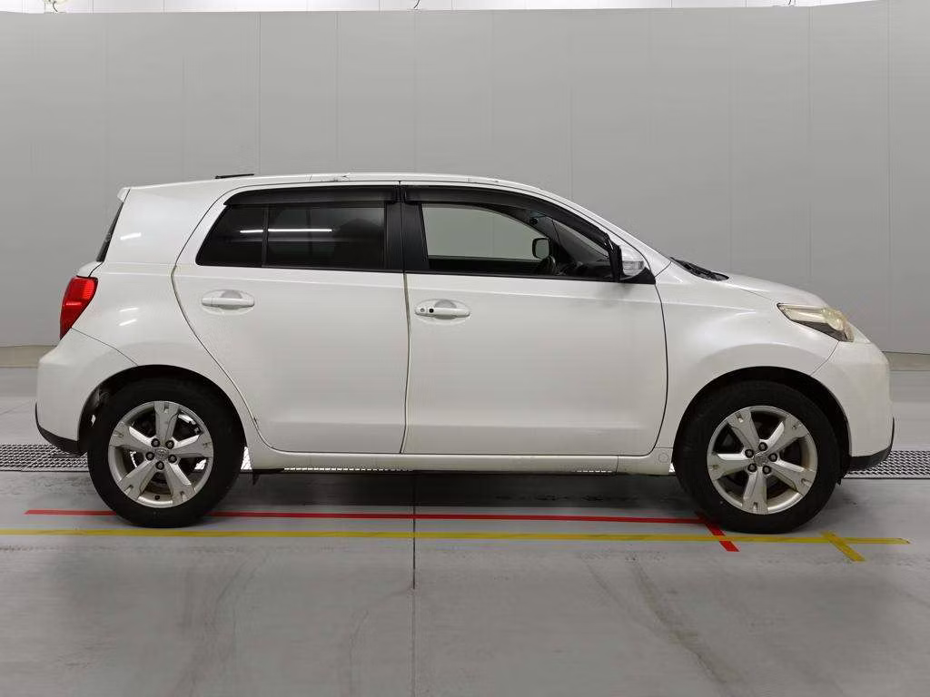 TOYOTA IST