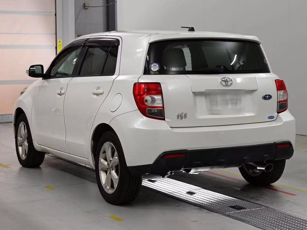 TOYOTA IST