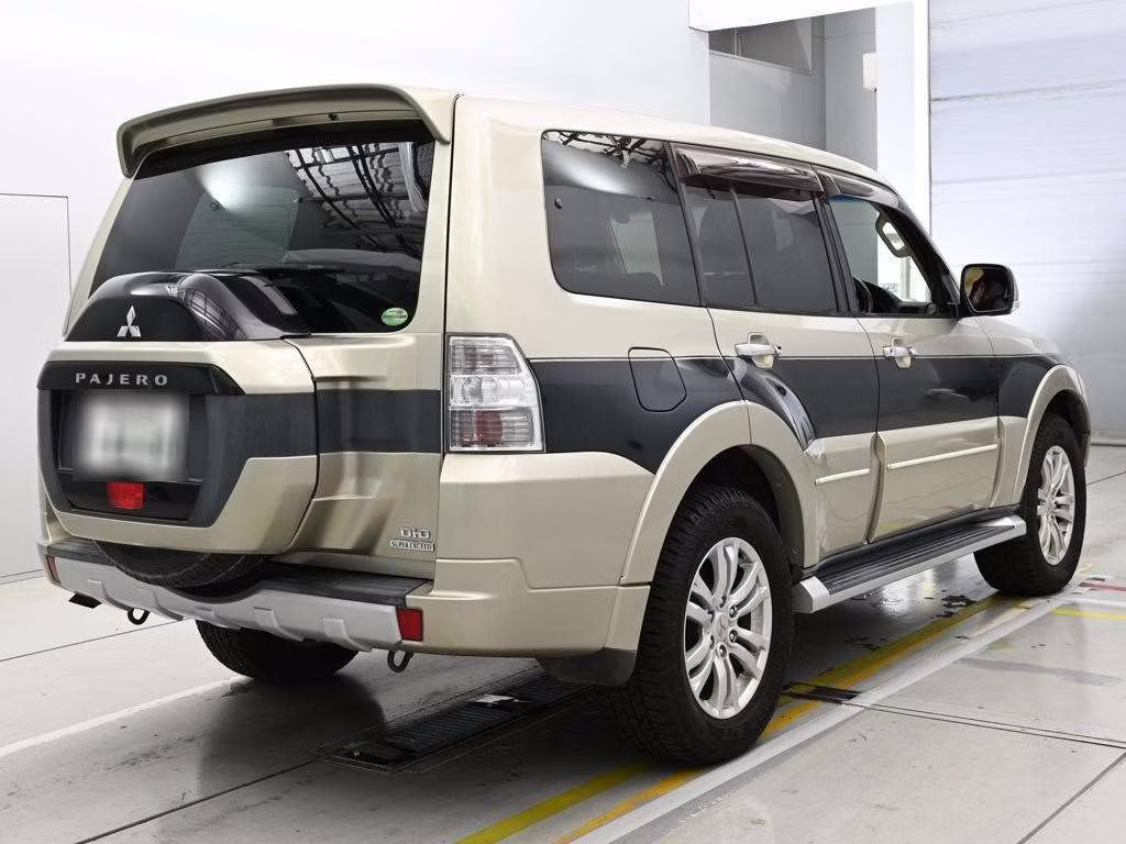 MITSUBISHI PAJERO