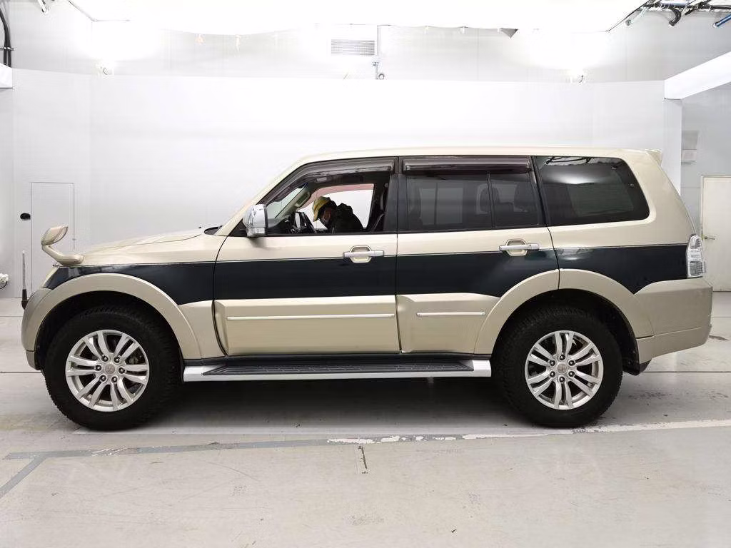 MITSUBISHI PAJERO