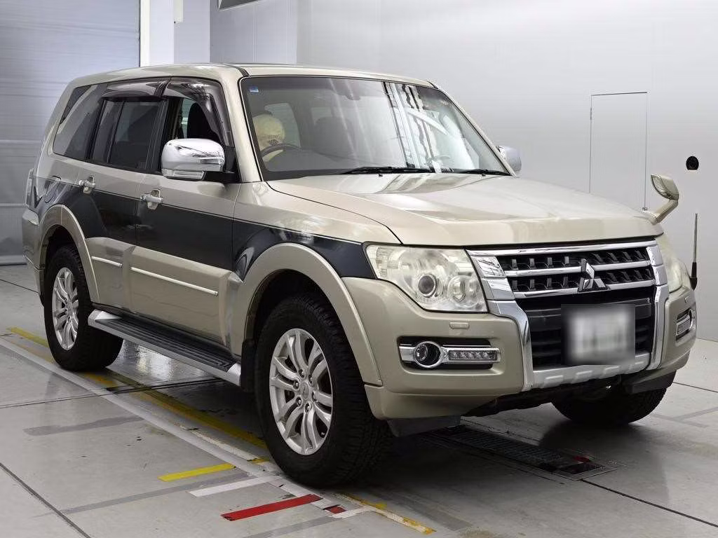 MITSUBISHI PAJERO