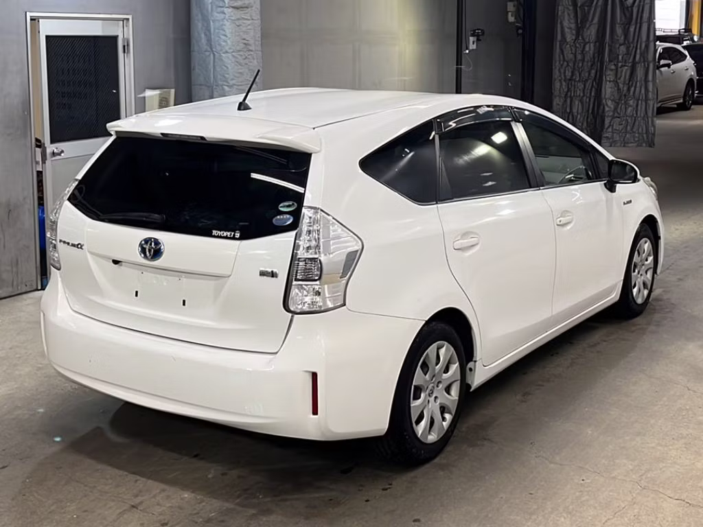 TOYOTA PRIUS ALPHA