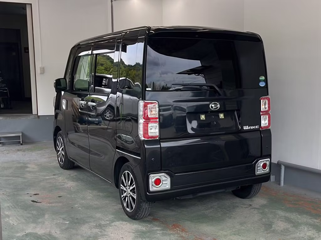 DAIHATSU WAKE