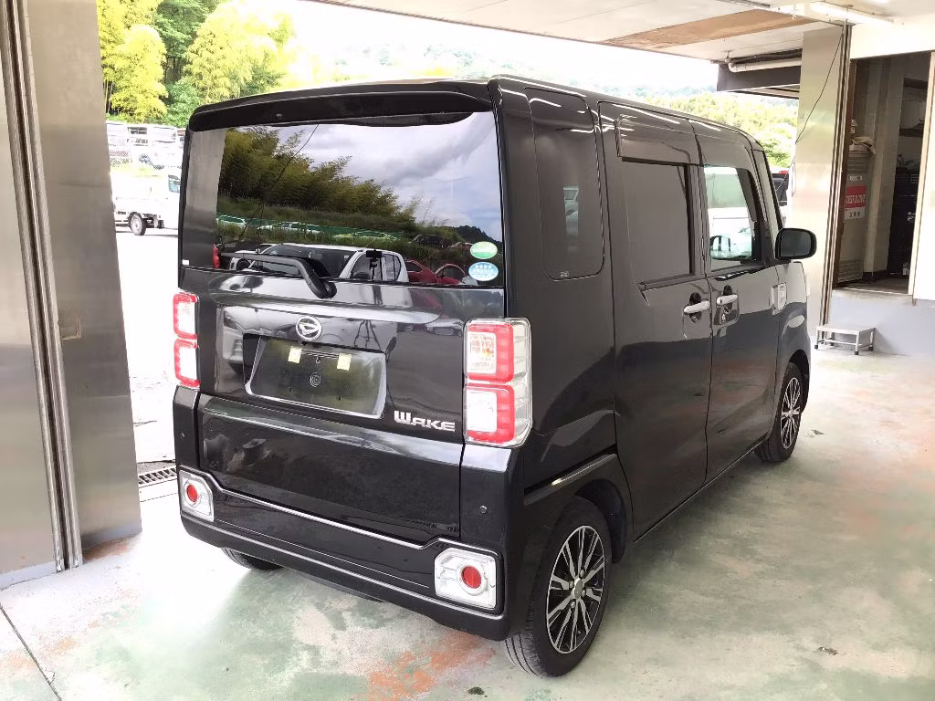 DAIHATSU WAKE