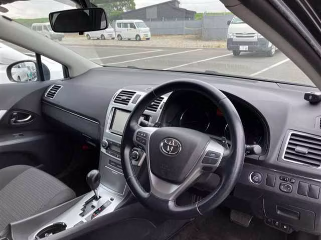 TOYOTA AVENSIS
