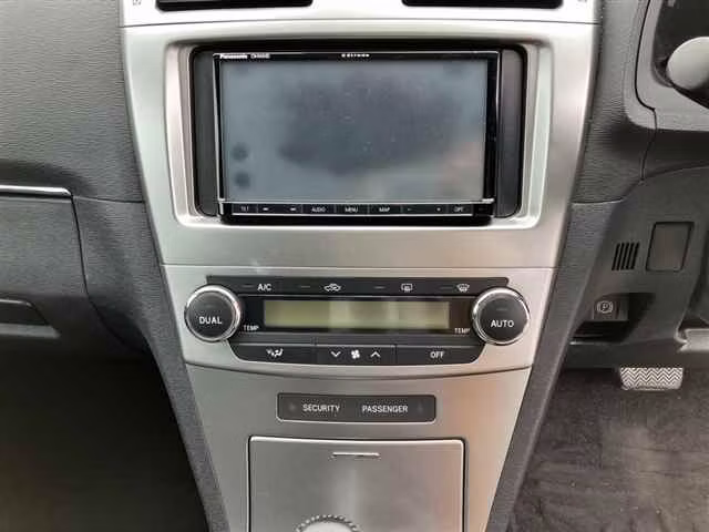 TOYOTA AVENSIS