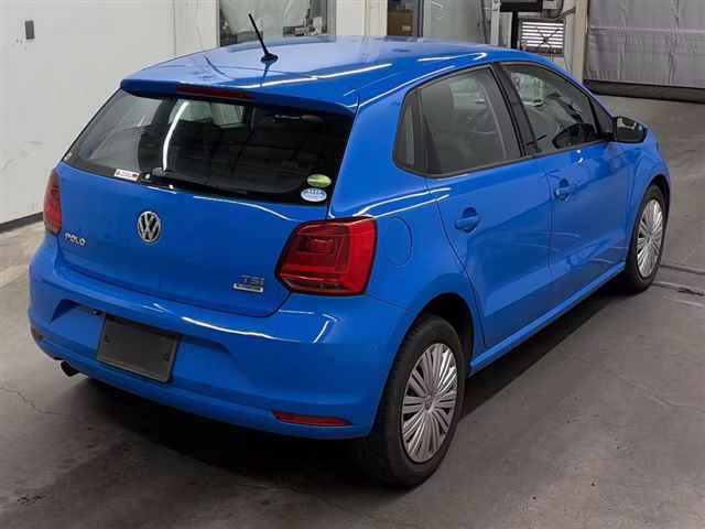 VOLKSWAGEN POLO