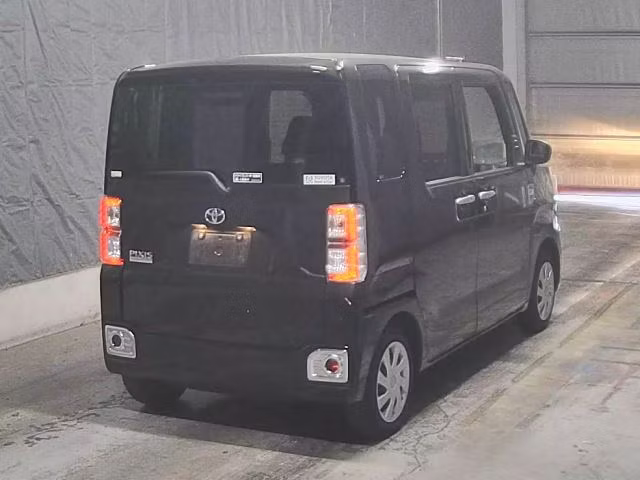 TOYOTA PIXIS MEGA
