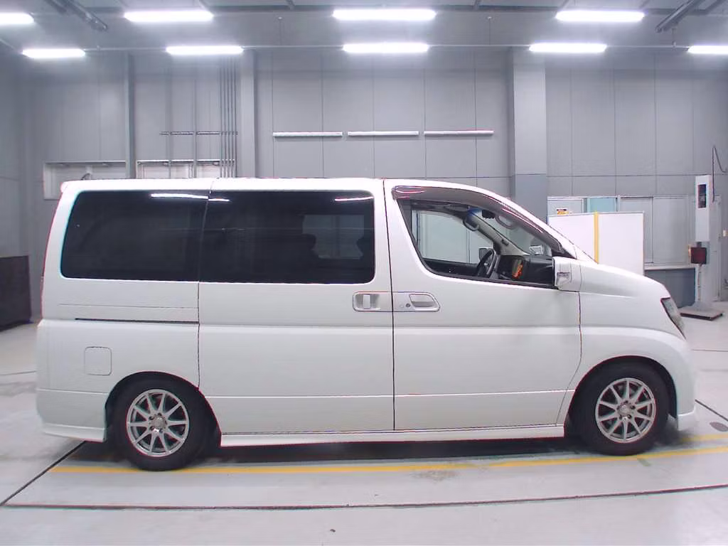 NISSAN ELGRAND
