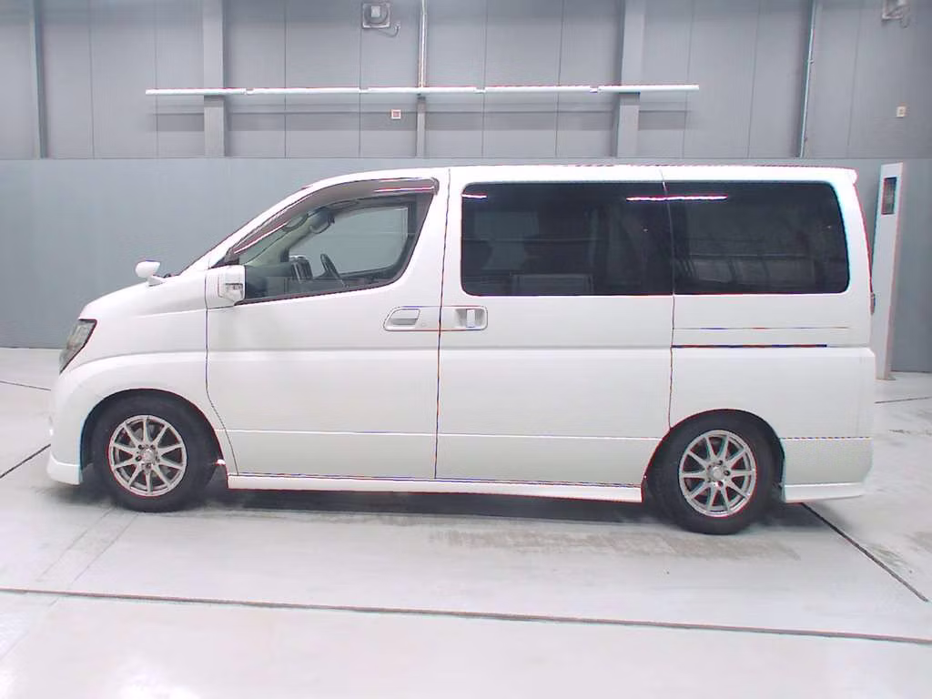 NISSAN ELGRAND