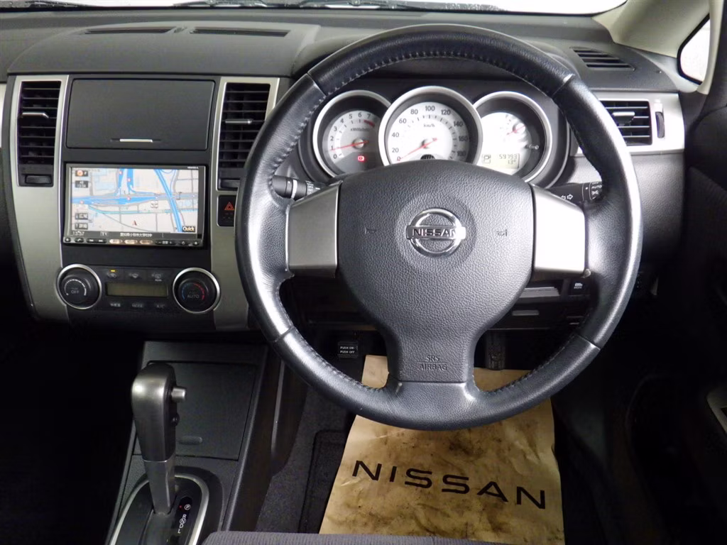 NISSAN TIIDA LATIO