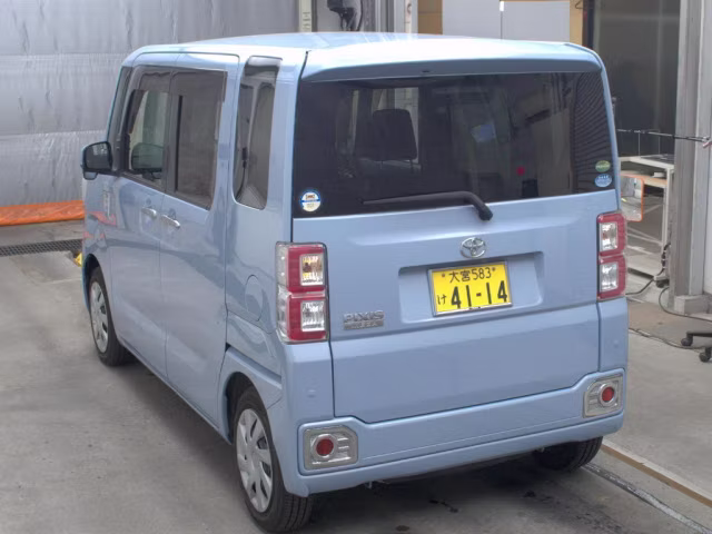 TOYOTA PIXIS MEGA