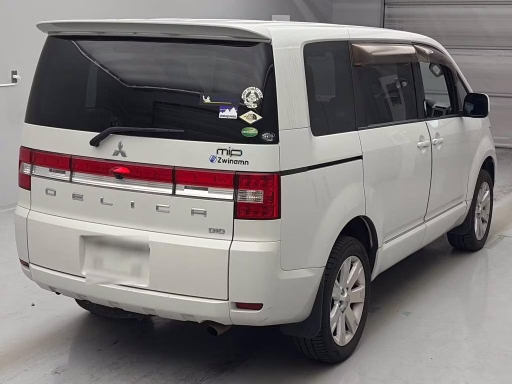 MITSUBISHI DELICA D:5