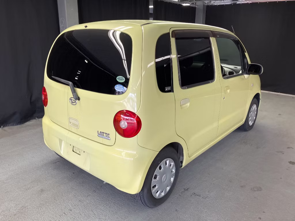 DAIHATSU MOVE LATTE