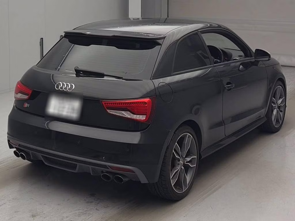 AUDI S1
