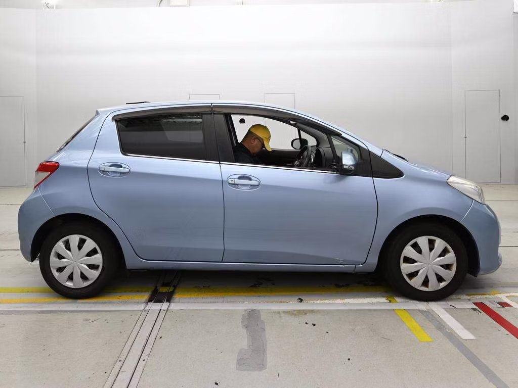 TOYOTA VITZ