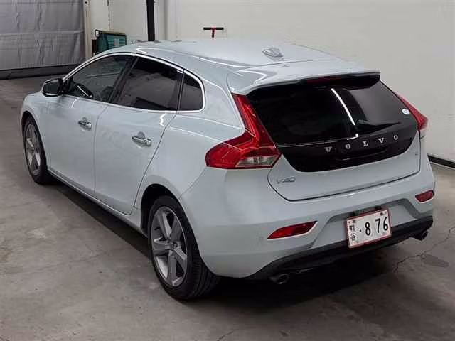 VOLVO V40