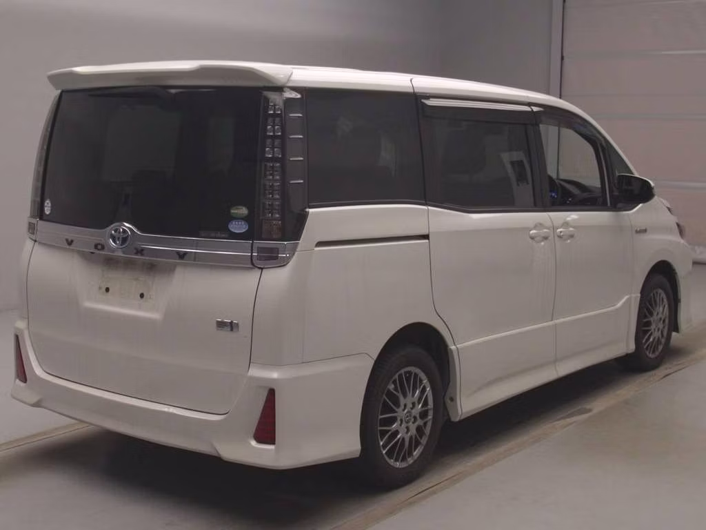 TOYOTA VOXY