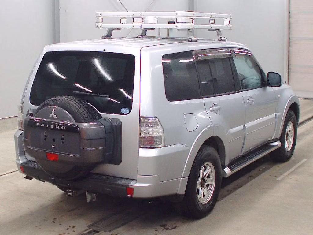 MITSUBISHI PAJERO