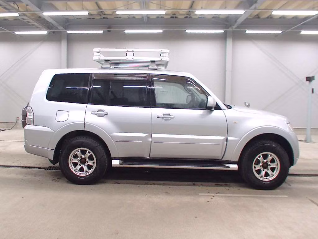 MITSUBISHI PAJERO