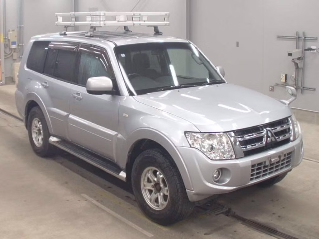 MITSUBISHI PAJERO