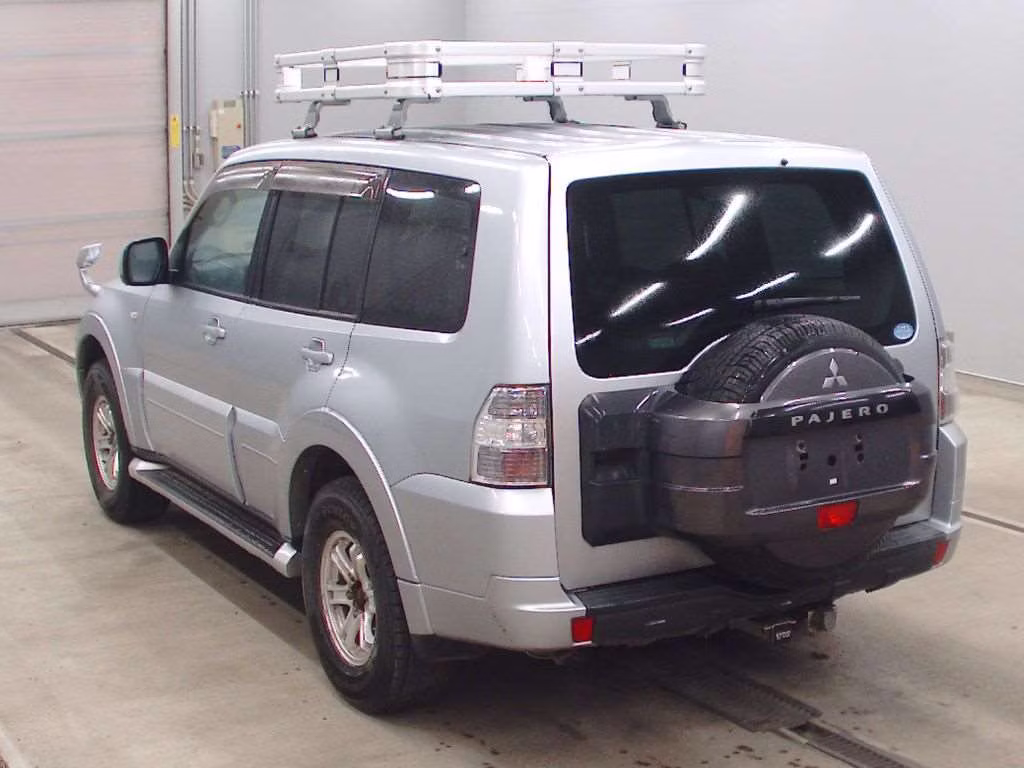 MITSUBISHI PAJERO