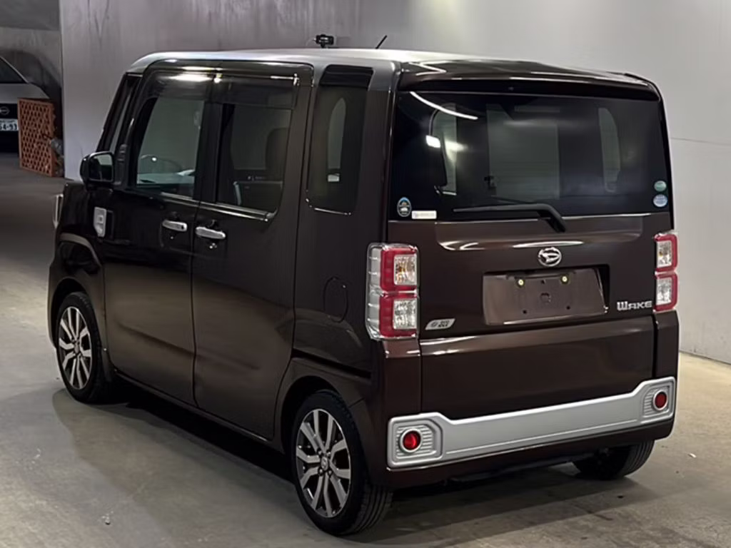 DAIHATSU WAKE