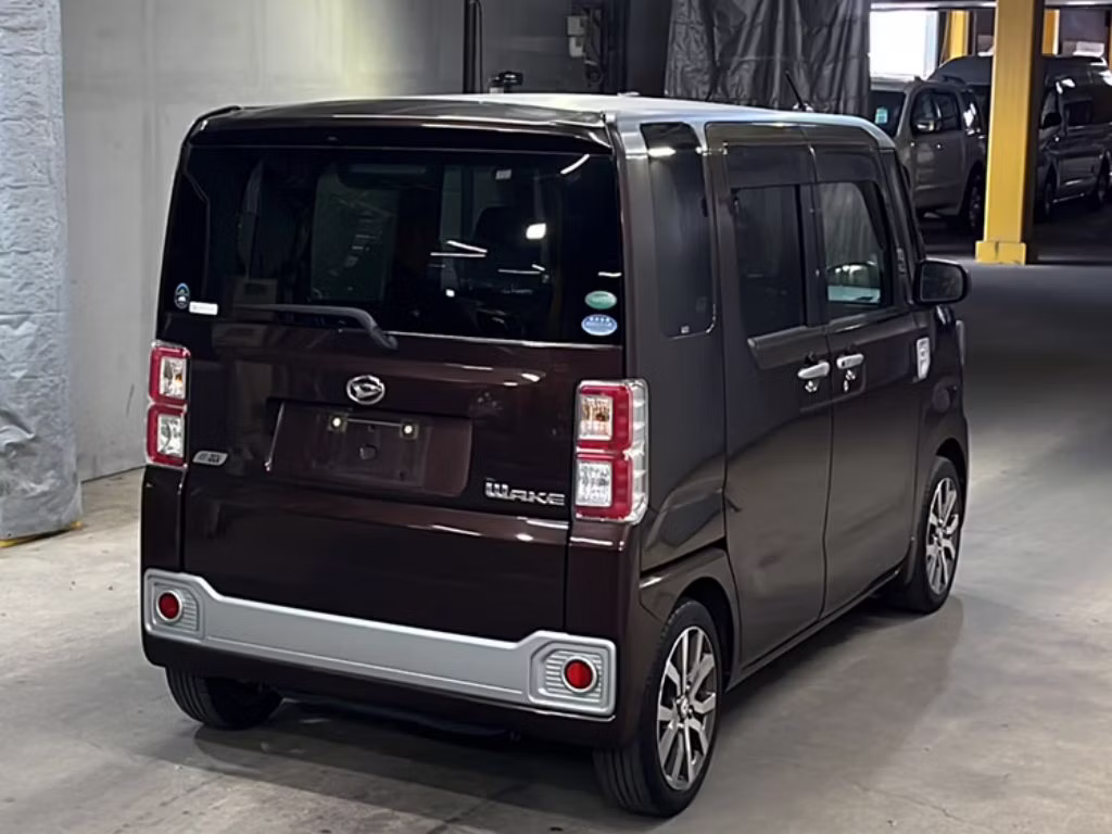 DAIHATSU WAKE