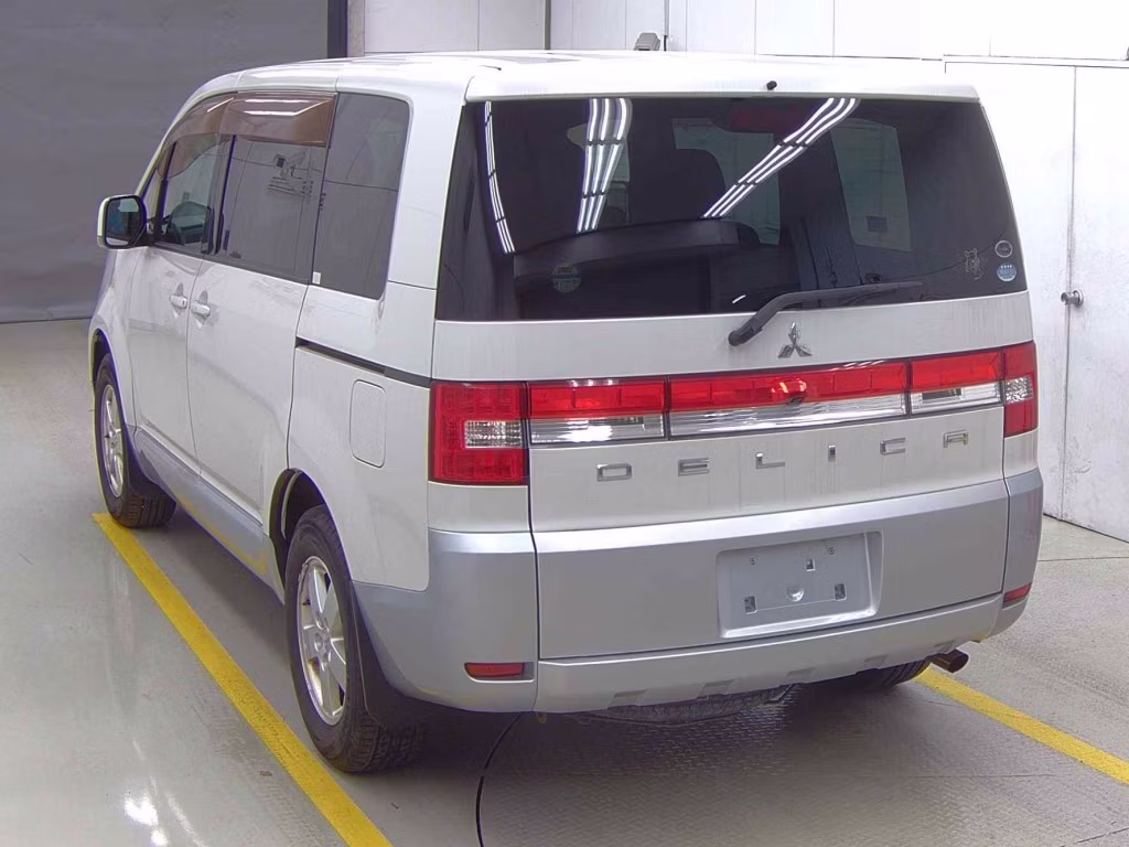 MITSUBISHI DELICA D:5