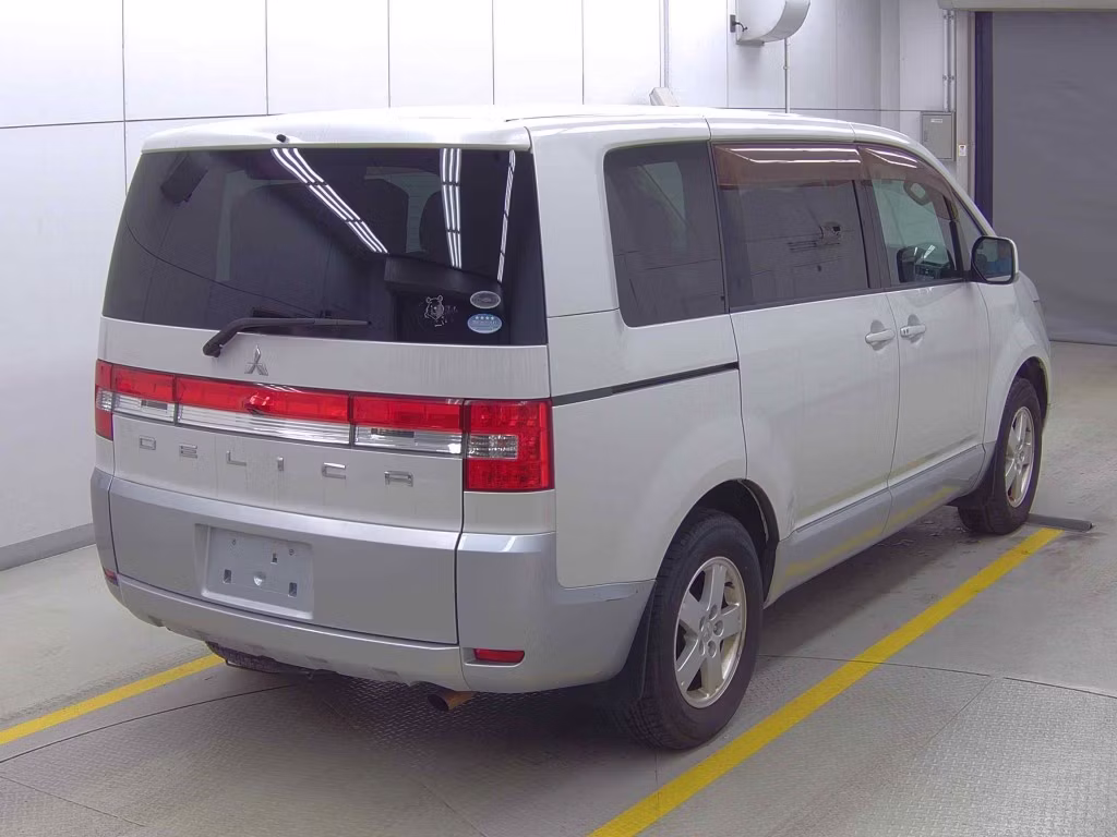 MITSUBISHI DELICA D:5