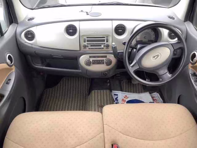 DAIHATSU MOVE LATTE