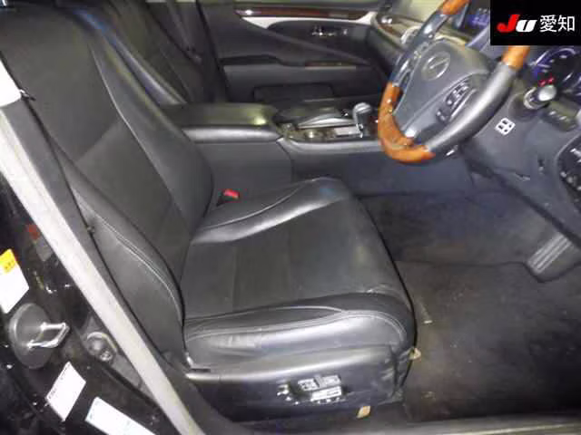LEXUS LS600H