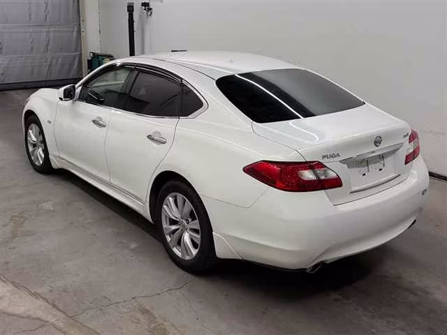 NISSAN FUGA