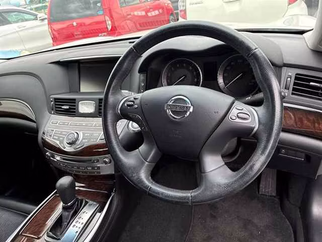 NISSAN FUGA
