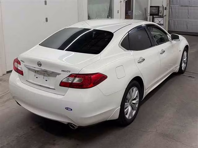 NISSAN FUGA