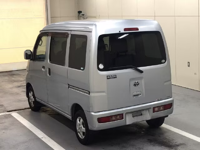 TOYOTA PIXIS VAN