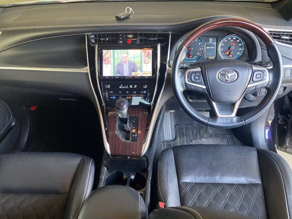 TOYOTA HARRIER