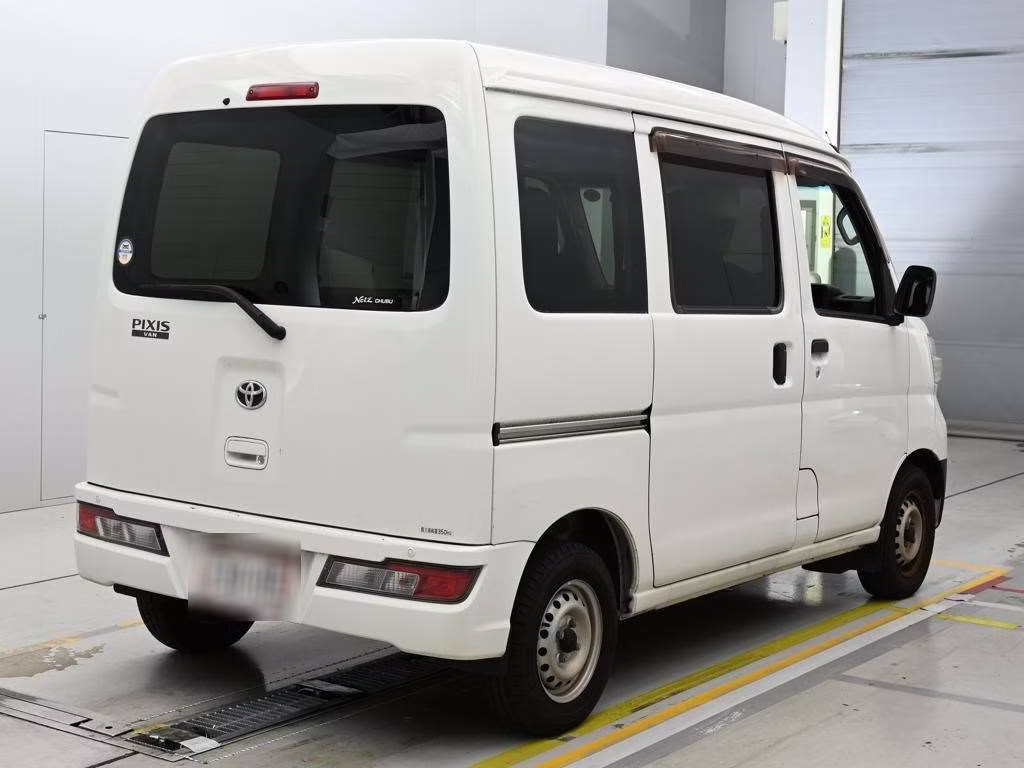 TOYOTA PIXIS VAN