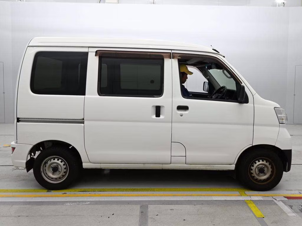 TOYOTA PIXIS VAN