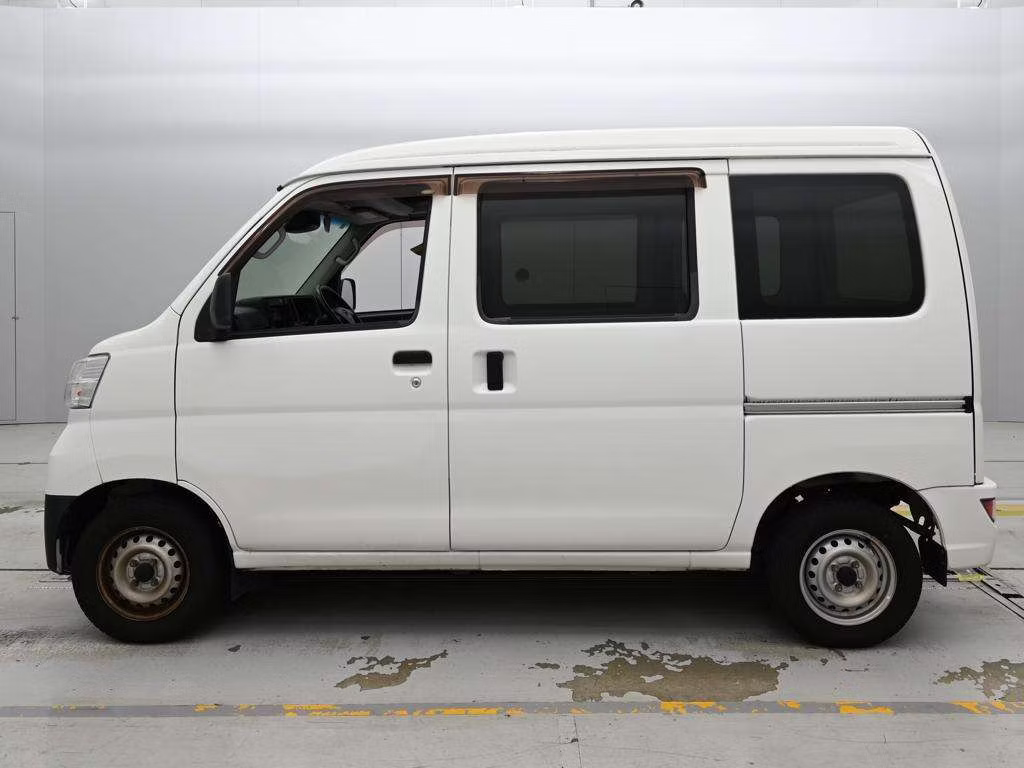 TOYOTA PIXIS VAN