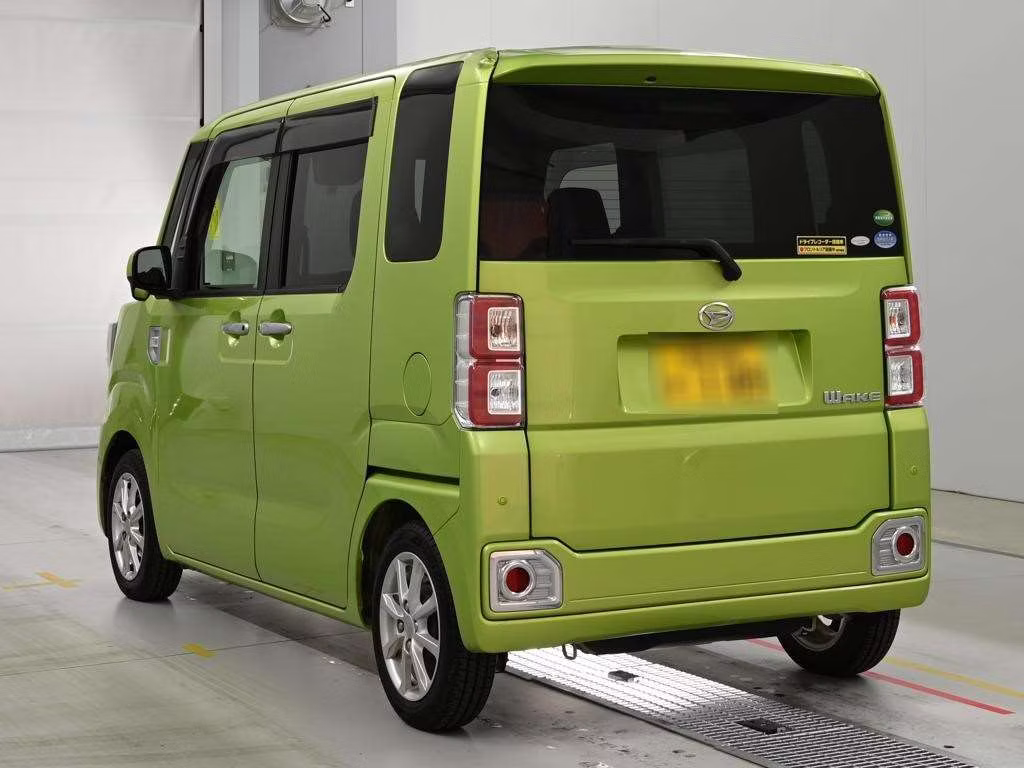 DAIHATSU WAKE