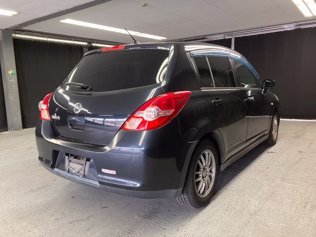 NISSAN TIIDA